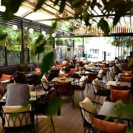 Comfort Center 4* Tirana